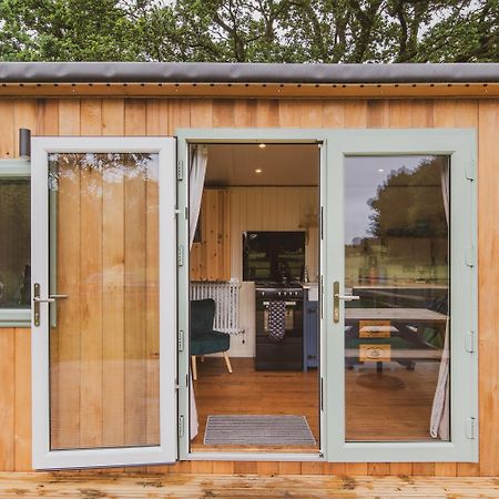 Hidden Wood Glamping And The Hideaway Cabin ワーミンスター エクステリア 写真