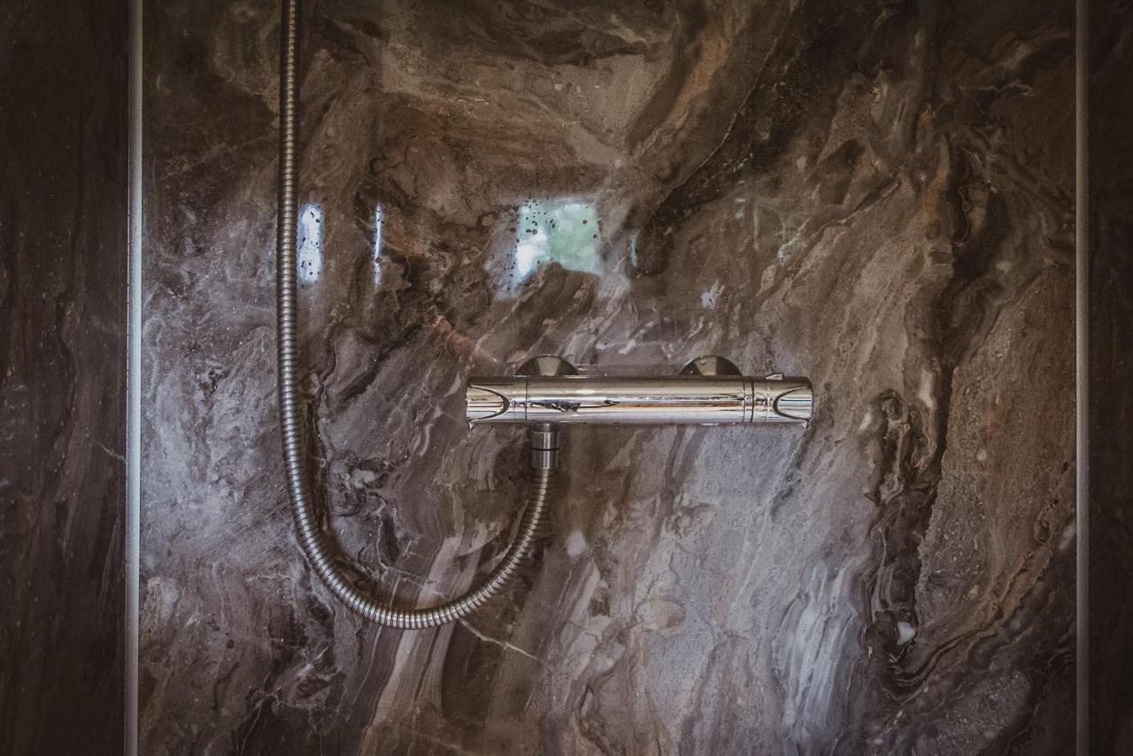 Hidden Wood Glamping And The Hideaway Cabin ワーミンスター エクステリア 写真