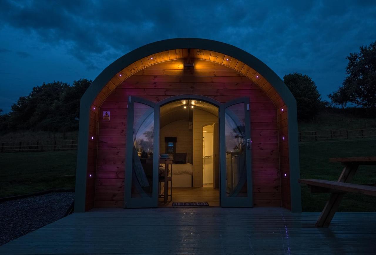 Hidden Wood Glamping And The Hideaway Cabin ワーミンスター エクステリア 写真