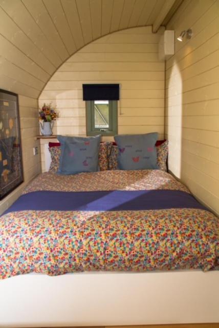 Hidden Wood Glamping And The Hideaway Cabin ワーミンスター エクステリア 写真